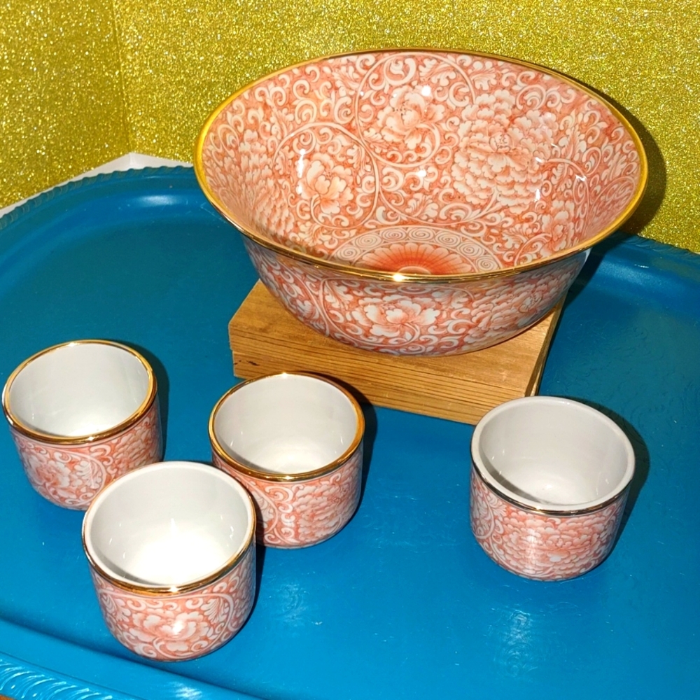 Vintage hand-painted bowl and a set of four matching little cups